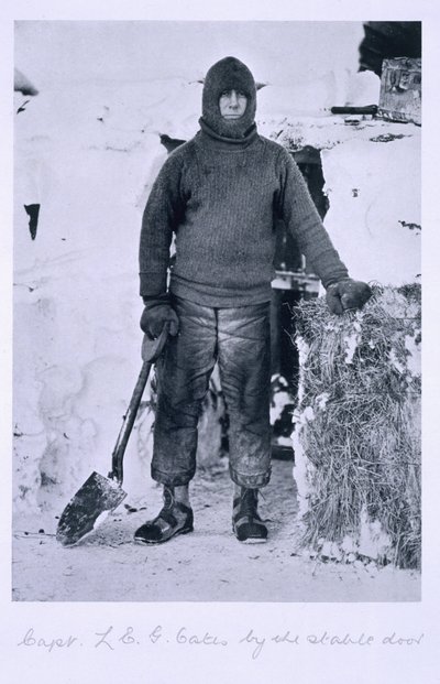 キャプテンオーツ、「スコットの最後の遠征」から、安定したドアのそばで 作： Herbert Ponting
